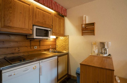 Pays d'Evian Vallee d'Abondance Apartment | Cozy Studio for 4 with Balcony, Mountain Views and Parking in Châtel