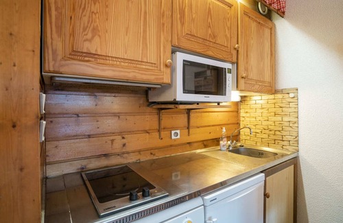 Pays d'Evian Vallee d'Abondance Apartment | Cozy Studio for 4 with Balcony, Mountain Views and Parking in Châtel