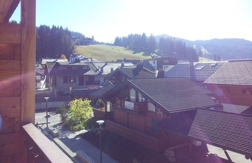 Les Gets Apartment | Cozy Studio for 4 with Balcony - 200m from Slopes, Center Village, Parking