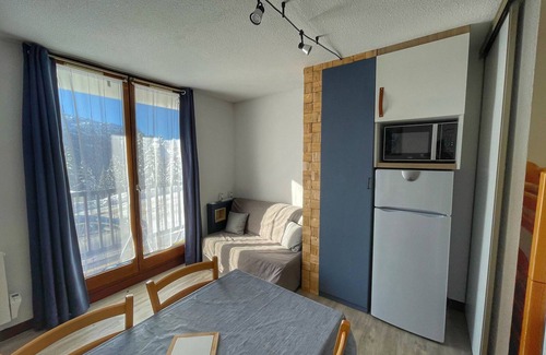 Flaine Apartment | Cozy Studio for 5, Near Ski Lift and Shops, South-Facing Balcony, Flaine Forest - Doris Residence