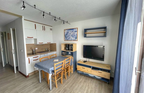 Flaine Apartment | Cozy Studio for 5, Near Ski Lift and Shops, South-Facing Balcony, Flaine Forest - Doris Residence