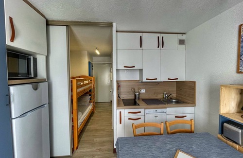 Flaine Apartment | Cozy Studio for 5, Near Ski Lift and Shops, South-Facing Balcony, Flaine Forest - Doris Residence