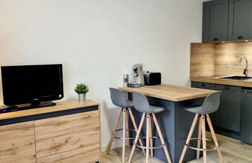 Le Devoluy Apartment | Cozy Studio for 4 at Les Fontettes, La Joue du Loup - Ski-In/Ski-Out!