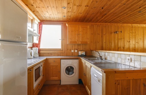 Arc-1600 Apartment | Cozy Studio Cabin for 5 in Arc 1600 – Ski-In/Ski-Out, Near Shops, Free WiFi