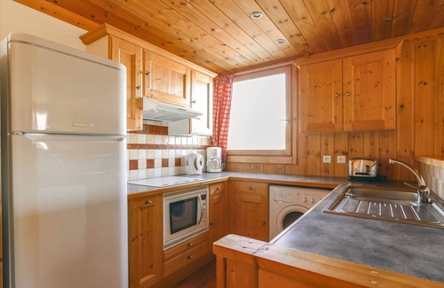 Arc-1600 Apartment | Cozy Studio Cabin for 5 in Arc 1600 – Ski-In/Ski-Out, Near Shops, Free WiFi