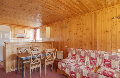 Arc-1600 Apartment | Cozy Studio Cabin for 5 in Arc 1600 – Ski-In/Ski-Out, Near Shops, Free WiFi