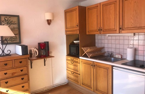 Arc-1600 Apartment | Cozy studio for 2, near slopes and shops