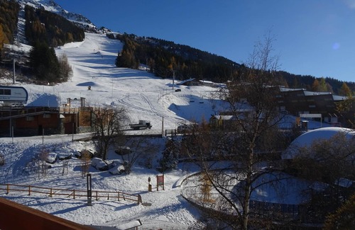 Arc-1600 Apartment | Cozy studio for 2, near slopes and shops