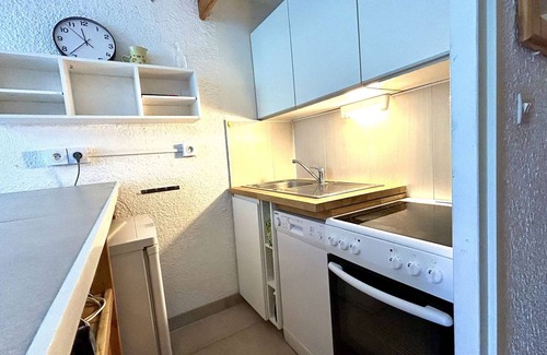 La Salle-les-Alpes Apartment | Cozy Studio near Ski Lift, Shops & Pool - Sleeps 4