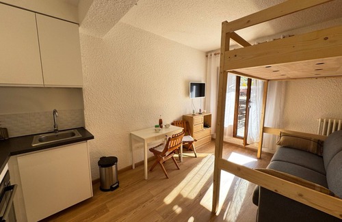 La Salle-les-Alpes Apartment | Cozy Studio with Large Terrace in La Salle-les-Alpes