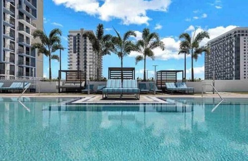 Doral Apartment | Cozy Studio! Golf & City Views, Walk to Shops, Parks, Dining & Nightlife!