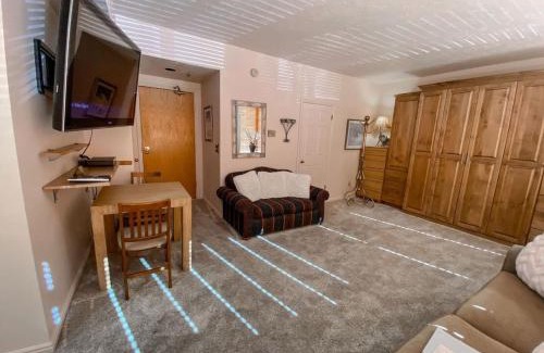 Downtown Park City Apartment | Cozy Studio Heart of Downtown with Rooftop Views