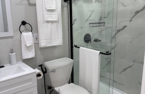 South Venice Apartment | Cozy studio in charming Venice with AC, WiFi