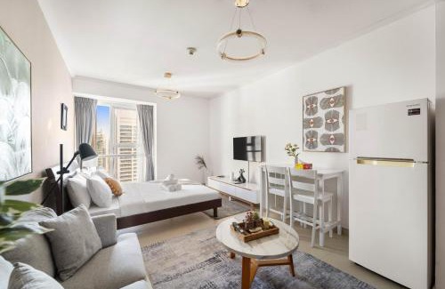Jumeirah Lake Towers Apartment | Cozy Studio in JLT
