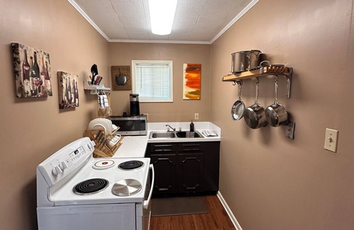 Lafayette Apartment | Cozy studio in the heart of Lafayette with WiFi, AC