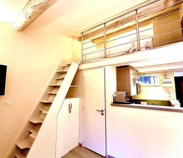 Old Town Apartment | Cozy studio Le Cèdre, Port de Saint Tropez