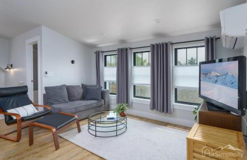 Clayton House | Cozy Studio Loft W Soaking Tub & Patio