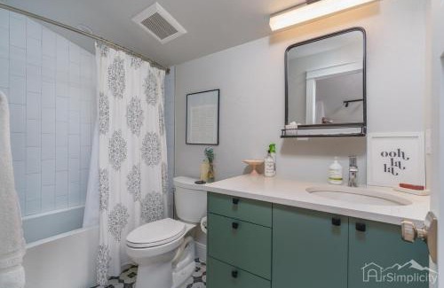 Clayton House | Cozy Studio Loft W Soaking Tub & Patio