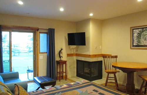 Frisco Condo | Cozy studio on Copper Moutain only 100 yards to the Super Bee. Pet Friendly!