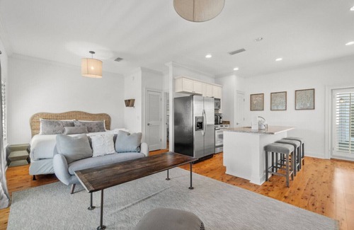 Rosemary Beach Apartment | Cozy Studio-Private Balcony-Resort Pool-Beach Access-Bikes-Backpack Beach Chairs