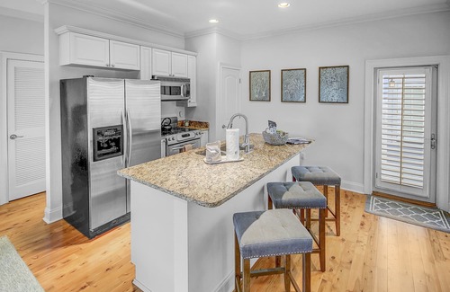 Rosemary Beach Apartment | Cozy Studio-Private Balcony-Resort Pool-Beach Access-Bikes-Backpack Beach Chairs