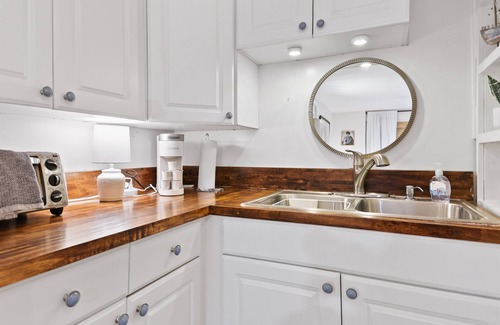 Thunderbolt Apartment | Cozy Studio/Sleeps 2/Thunderbolt/Mins to DT and Tybee