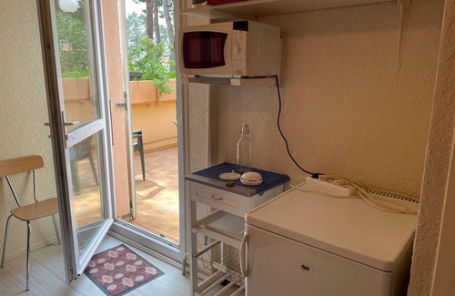 Argeles-sur-Mer Apartment | Cozy Studio Steps from Beach with Terrace, Barbecue, Private Parking