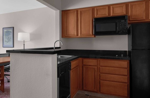 Snail Hotel | Cozy Studio Suite w/Kitchen + Plush Bedding & Outdoor Fire Pit - Pets Welcome
