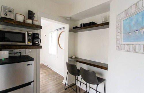 Jacksonville Beach House | Cozy Studio - Blocks from the Ocean!