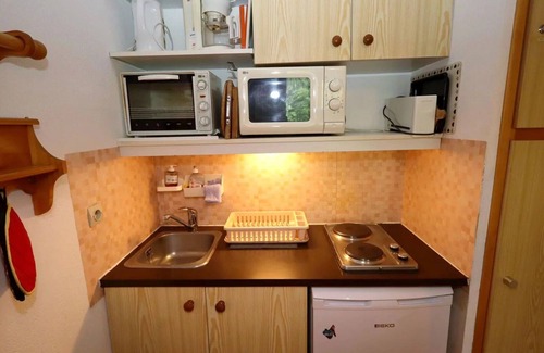 Les Houches Apartment | Cozy Studio w/Balcony for 4, Near Prarion Cable Cars, Les Houches