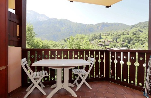 Les Houches Apartment | Cozy Studio w/Balcony for 4, Near Prarion Cable Cars, Les Houches