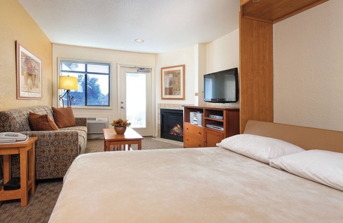 Afton Resort | Cozy Studio w/Full Kitchen, Fireplace, Nearby State Park & River Activities