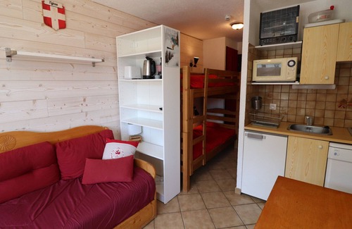 Les Almes Apartment | Cozy Studio with Balcony near Ski Lifts, Tignes Le Lac