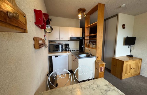 Saint-Chaffrey Apartment | Cozy Studio with Mountain Area · Ski-in/Ski-out · Private Ski Locker