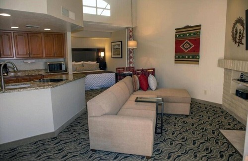 Arcadia Apartment | Cozy Studio with Pool Ideal for Family Getaway at Camelback