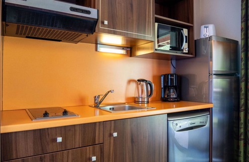 Jausiers Apartment | Cozy Studio with Pool, Sauna, and Garage - Sleeps 4, South-Facing Terrace