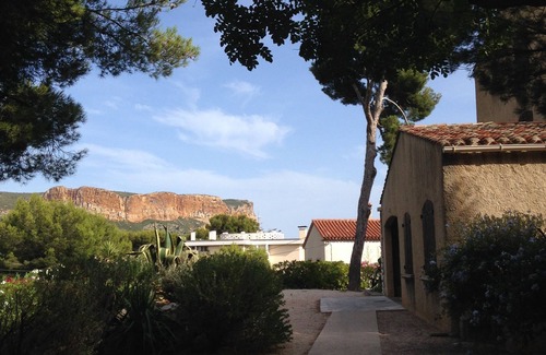 Cassis Apartment | cozy studio with private garden