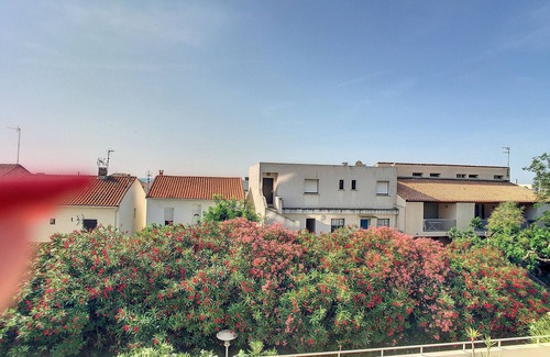 Carnon-Plage Apartment | Cozy Studio with Sunny Terrace, Near Beach and Port, South-Facing