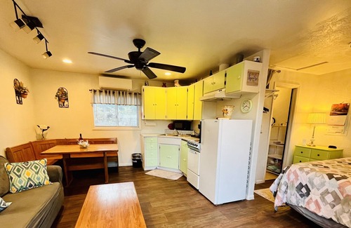 Eagle Point Apartment | Cozy Studio with wifi & full kitchen