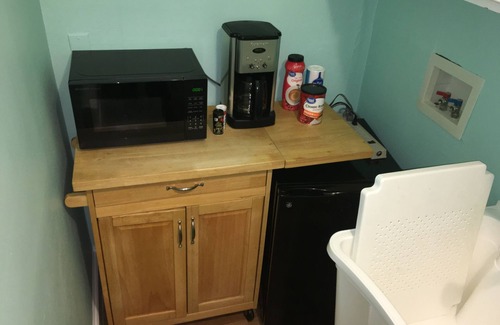 Willoughby Spit Apartment | Cozy Suite - Pet Friendly, Beach Side 1 Bedroom Apts by RedAwning