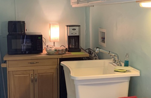 Willoughby Spit Apartment | Cozy Suite - Pet Friendly, Beach Side 1 Bedroom Apts by RedAwning