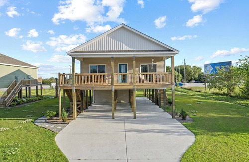 Cedar Point House | Cozy Summer house on the water - 10 minutes to the beach. Waiting for you!