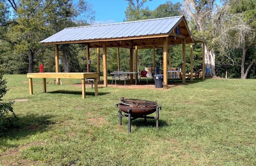 Coldspring RV Rental | Cozy Summer Tiny House Near Lake Livingston