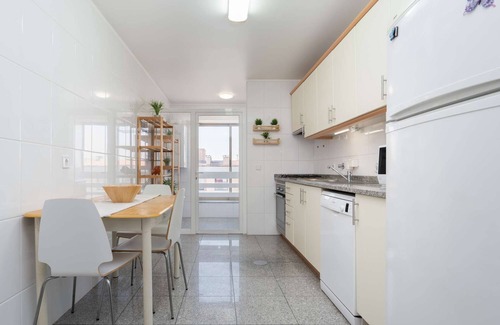 Sao Mamede de Infesta Apartment | Cozy Sunny Flat w/Terrace | São João