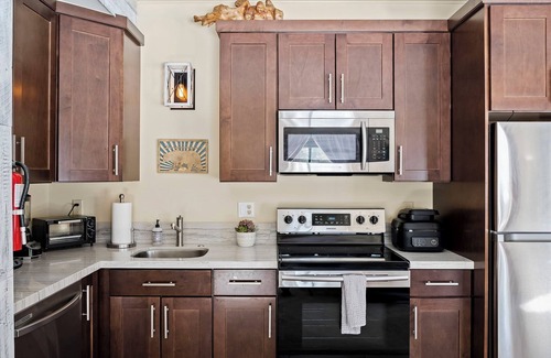 Kings Beach Apartment | Cozy Sunny Retreat with Hot Tub in Kings Beach