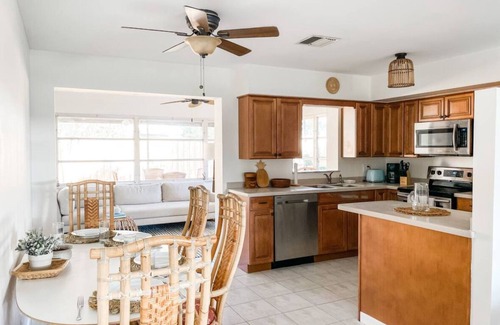 Jensen Beach House | Cozy Surf Cottage