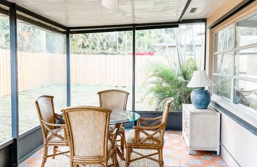 Jensen Beach House | Cozy Surf Cottage