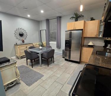 Downtown Gatineau Apartment | Cozy Sweet Spacious 7B 10 min to DT Ottawa