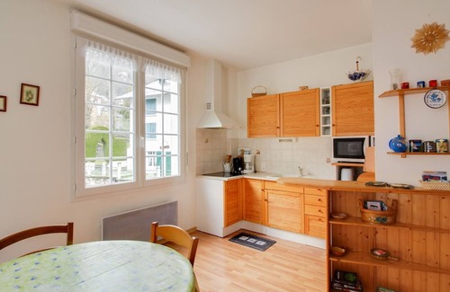 Cauterets Apartment | Cozy T2 apt with terrace - sleeps 4, central Cauterets, near gondola & amenities