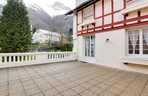 Cauterets Apartment | Cozy T2 apt with terrace - sleeps 4, central Cauterets, near gondola & amenities